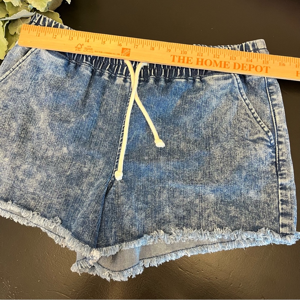 Love, Fire Pull On Elastic Waist Acid Wash Blue‎ Denim Raw Hem Jean Shorts Sz S - Picture 3 of 8